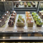 LESS by Gabriele Riva & Kanako Sakakura - 