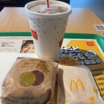 マクドナルド - ドリンク写真:朝マック￥450で2時間近くお邪魔させていただいた   読書する高齢者がかなり多かった