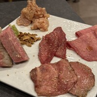 大阪福島焼肉 とっぷく - タン盛り合わせ+ヒレ