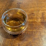 一粒一粒 - 初めに金ごま冷茶でお料理を待ちます（玉露もあるみたい）