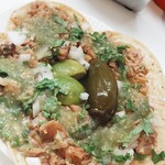 Tacos 3 Hermanos - カルニタス、始めての感じですが美味しい！