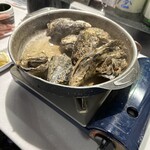 厚岸水産 かき小屋 - 名物牡蠣のガンガン焼き10ケ 3,630円