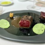 Restaurant KEI - メインは、和牛からガリシア牛へ変更していただきました。
それが大正解！
熟成香はやや強い印象はあるものの、肉自体の旨みがめっちゃパワフル(^^)
こういう赤身肉の美味しさ、日本では味わえません♪