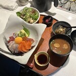 厚岸水産 かき小屋 - 海鮮月見丼 1,650円