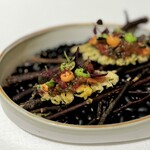 Restaurant KEI - 紫蘇の天ぷら。
随所に、日本人シェフが挑む意味を表すように、きれいに和食材が配されています。