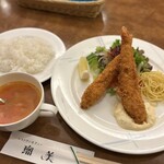 瑠美 - 料理写真:日替わりランチ（海老フライ2本）