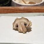 天ぷら 元吉 - マッシュルーム 群馬より
      う〜ん、香りが良いですね！
      塩が抜群に合います♪