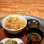 天ぷら 元吉 - 芝海老と小柱のかき揚げ天丼
      ここの天丼、めちゃ好きです♪