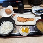 資さんうどん - 料理写真:暫く待つと鮭定食５９０円の出来上がりです。