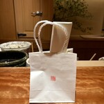 天ぷら 元吉 - お土産に、天かすや松茸入りのおにぎりをいただきました♪