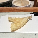 天ぷら 元吉 - 鱚 江戸前
      お店で数日寝かせた鱚、適度に水分が脱水されサクサクとした歯触りがとても良いです！