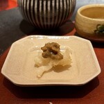 天ぷら 元吉 - 新イカ くちばし周辺 ワタのソース
      美味！！