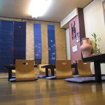 Masunosuke - お座敷はゆったりくつろげる広めの間隔でお席を取ってございます。