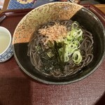 そば富 - 温かいかけそば　825円