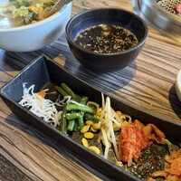 焼肉 べこ亭 たまプラーザ本店 - 定食にはのりスープと白米