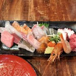 魚処 おぎた - お造りデラックス定食のお造り皿