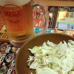 鳥貴族 調布東口店 - メガ金麦とキャベツ（ごま油）