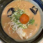 越後秘蔵麺 無尽蔵 せんだい家 - 新潟白みそ辛みそラーメン