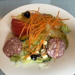 ボンジョルノ 本店 - 鮮やかなサラダはかつてのイタリア生活を思い出させてくれる