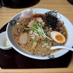 ラーメンギョーザ蔵王 - 料理写真:黒醤油ラーメン　背脂・刻みニンニクトッピング(無料)