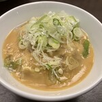 黒百合 - すじ肉煮込み、味噌ねぎ両方掛け680円