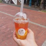カフェディク - マンゴー杏仁ティー (税込)780円 ※量的には推定400ccのカップです (2025.09.14)