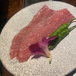 炭火焼肉 ホルモン にく式 - ザブトンのすき焼き風