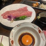 炭火焼肉 ホルモン にく式 - ザブトンのすき焼き風