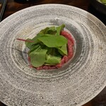 炭火焼肉 ホルモン にく式 - 牛赤身のトリュフソース