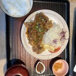 大戸屋 - 豚肩ロースの唐揚げ 胡麻にんにくタレ