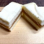 梅の家 - 鳥羽のお菓子豆腐ゆず　黒ゴマの後に切ってしまい切り口にゴマが・・