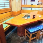大村庵 - 店内中央の席。