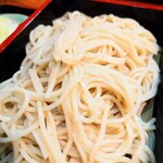 大村庵 - 見た目からは判らない、質感と風味を堪能できる"そば"。