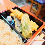 大村庵 - "天ぷら"の横には、"大根おろし"も添えられています。