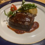 万平ホテル メインダイニングルーム - 国産牛ロース肉のグリル　粒マスタードのソース