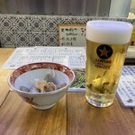 もつ焼き いしん - お通し　ワカサギ南蛮漬け　コレだけで一杯飲める