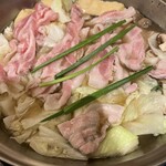 ちゃんこ道場 両国駅前店 - つくねちゃんこと黒豚ちゃんこのがっちゃんこ。