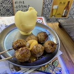 もつ焼き いしん - 鶏つくね　コチラでは、定番ですね