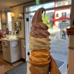 小樽 ミルク・プラント - レインボービック(950円)巨峰･ヨーグルト･夕張メロン