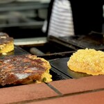 浅井 - 粗みじんのキャベツのシャキシャキ感が残りつつ
      ふっくらやさしいお出汁が極上の生地 (*´ч`*) 