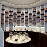 PLEINCŒUR - クグロフの容器やケーキなど、店内のディスプレイや雰囲気も落ち着きがありつつ洗練されていて、とても魅力的です♪
