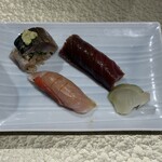 鮨ト酒肴 富かわ - 握 三種　　炙 鯖棒鮨　金目鯛酢橘　熟成マグロ 赤身　若桃甘露煮搾菜浅漬
