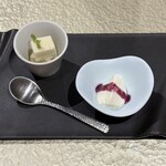 鮨ト酒肴 富かわ - 甘味　　焼茄子のセミフレッド　クレームダンジュ 白味噌ベリーソース