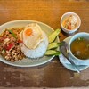 タイの食卓 オールドタイランド - ガイ・パット・バイガパオ・ラート・カオ ¥1,400