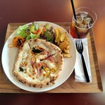 KOGUMA Pizza - ワンプレートピザランチ(マイスとトスカーナポテトとウーロン茶)