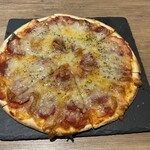 九吾郎ワインテーブル - ペパロニピザ