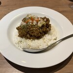 九吾郎ワインテーブル - まかないキーマカレー