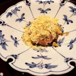 蓬左茶寮 - 仙台牛肩ロースのローストビーフ、栗を雪のように削ったもの掛け