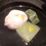 蓬左茶寮 - 海老しんじょう、濃厚よもぎのお麩、翡翠冬瓜の椀物