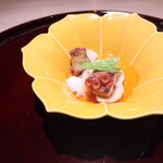蓬左茶寮 - 蛸の柔らか煮、百合根、きぬさや添え